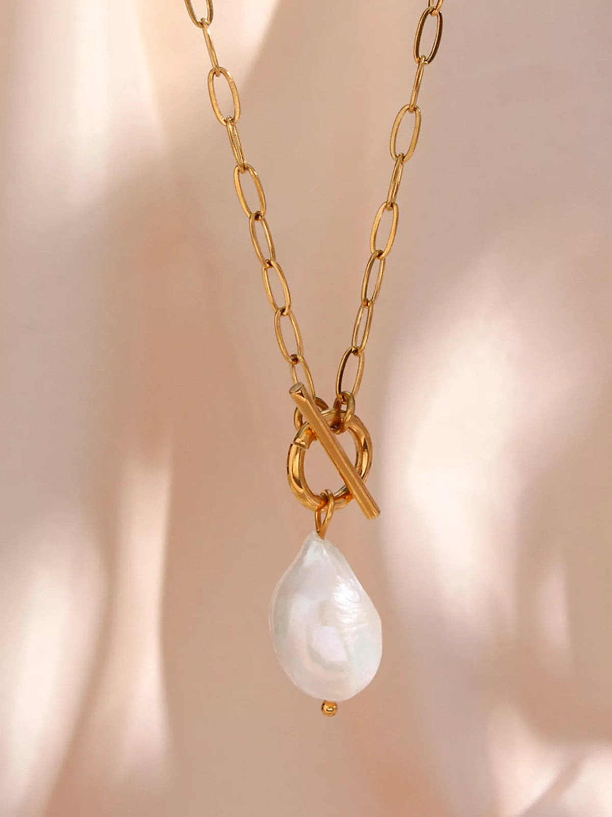 Amélie Baroque Pearl Pendant Necklace – 18K Gold-Plated
