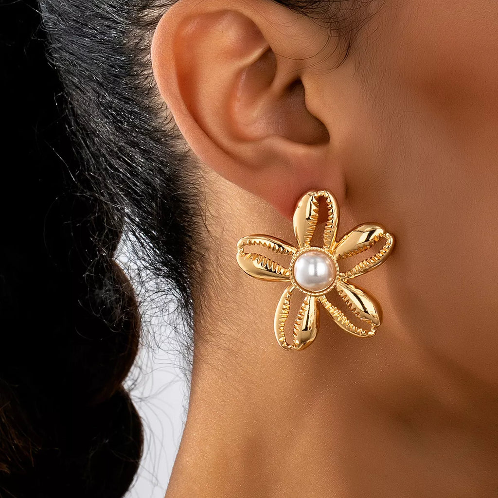 Margot Gold Flower Pearl Stud Earrings – 18K Gold-Plated