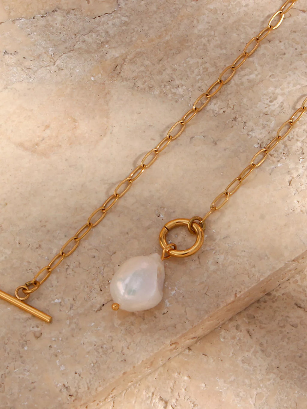 Amélie Baroque Pearl Pendant Necklace – 18K Gold-Plated