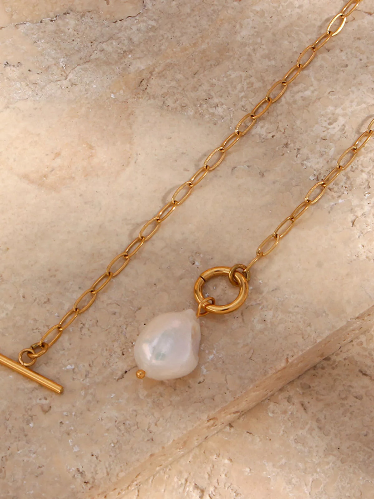 Amélie Baroque Pearl Pendant Necklace – 18K Gold-Plated