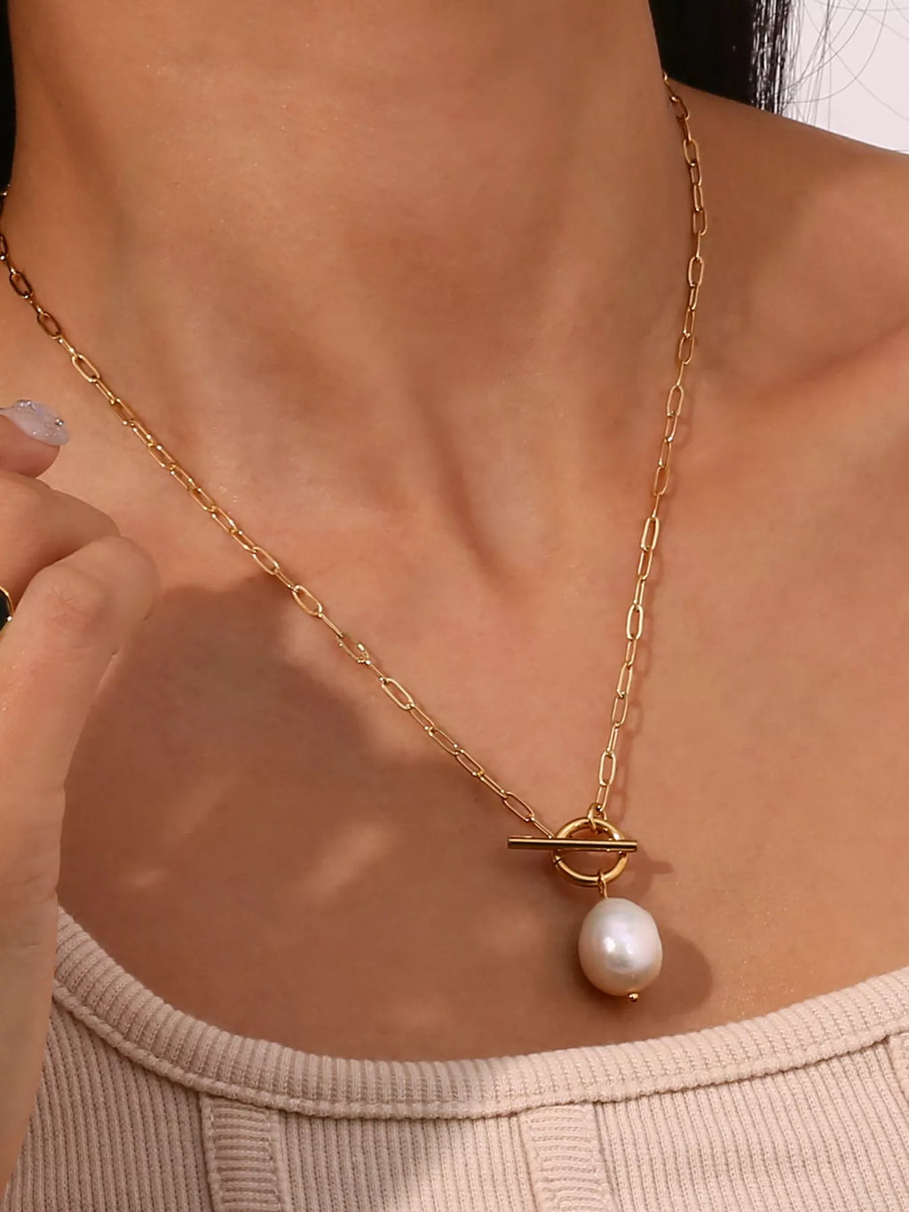 Amélie Baroque Pearl Pendant Necklace – 18K Gold-Plated
