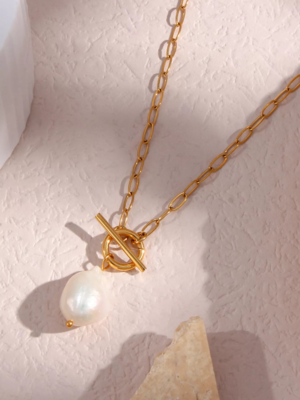 Amélie Baroque Pearl Pendant Necklace – 18K Gold-Plated