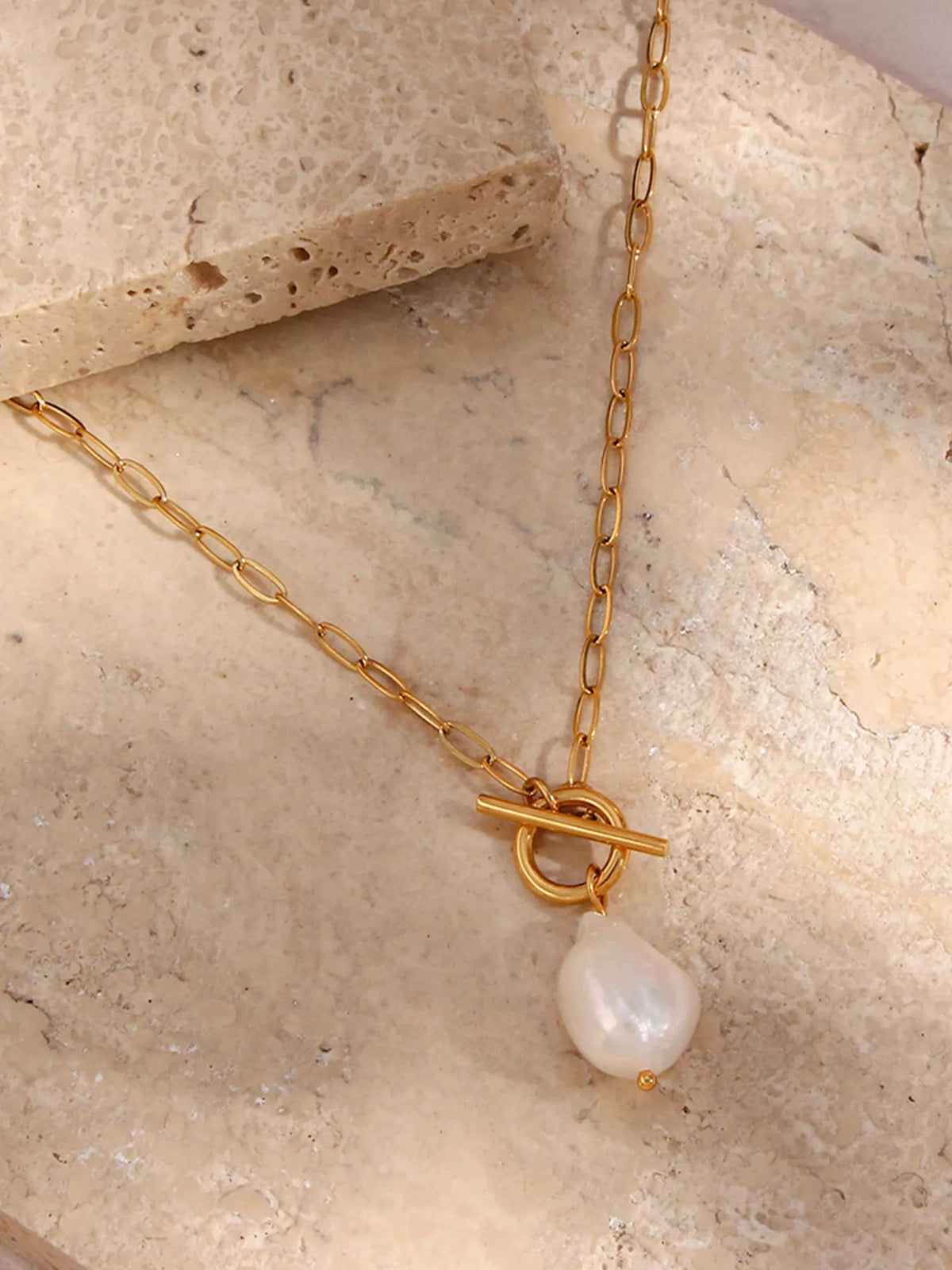 Amélie Baroque Pearl Pendant Necklace – 18K Gold-Plated
