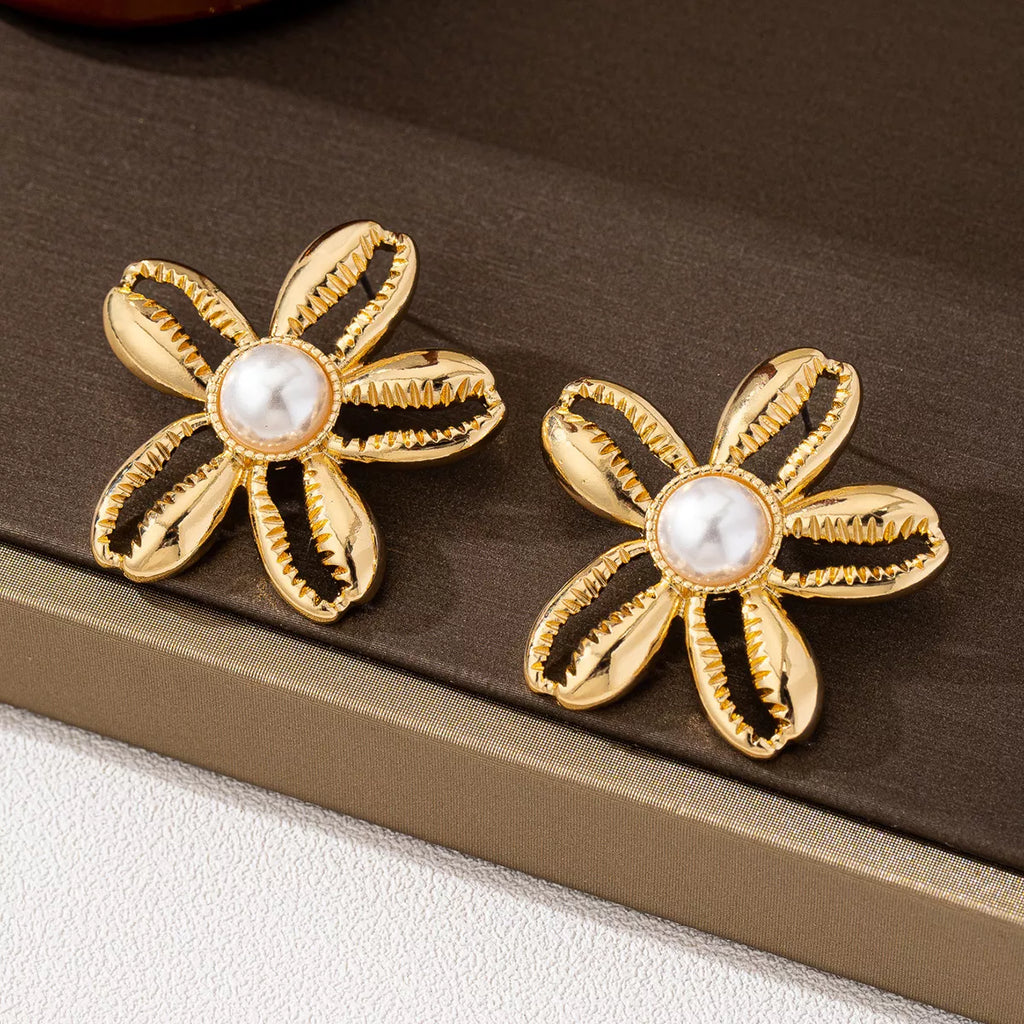 Margot Gold Flower Pearl Stud Earrings – 18K Gold-Plated