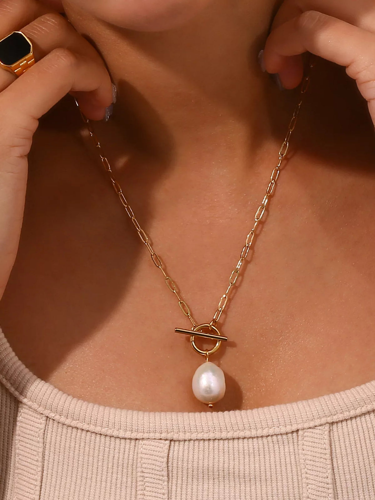 Amélie Baroque Pearl Pendant Necklace – 18K Gold-Plated
